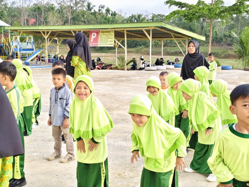 Kamis Ceria Bersama Senam Pagi Santri Akhlak Cendekia Muslim