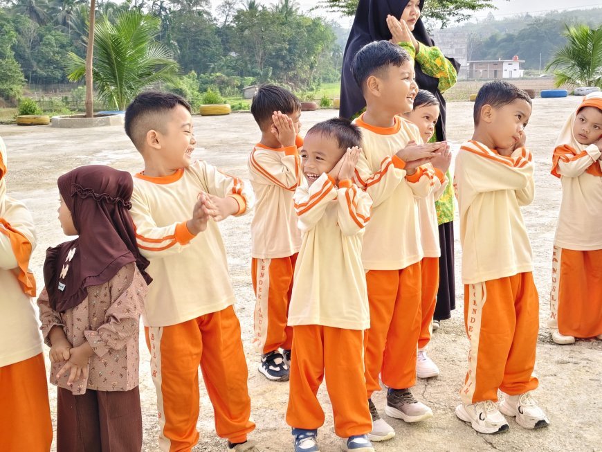 Kamis Ceria Bersama Senam Pagi Santri Akhlak Cendekia Muslim