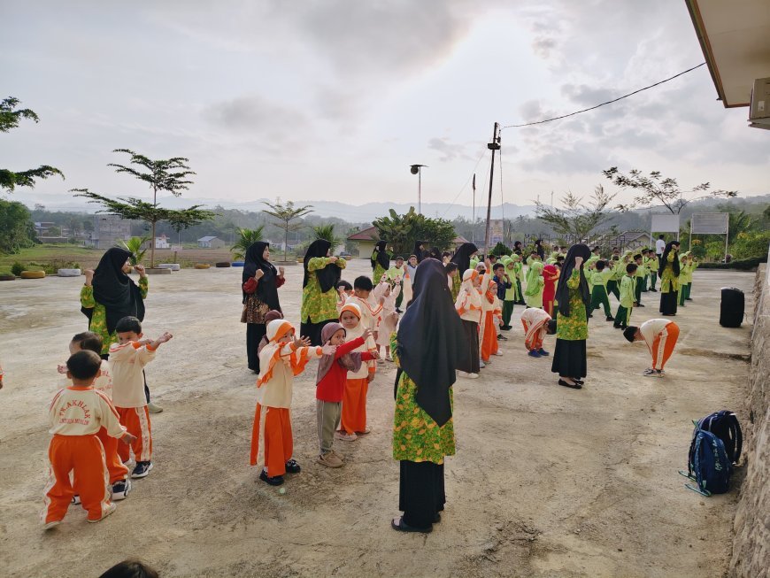 Kamis Ceria Bersama Senam Pagi Santri Akhlak Cendekia Muslim