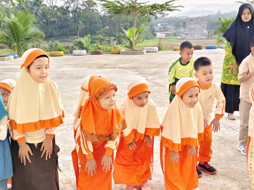 Kamis Ceria Bersama Senam Pagi Santri Akhlak Cendekia Muslim