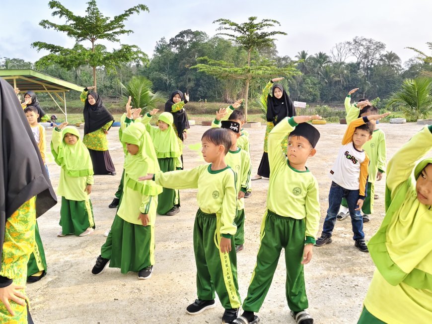 Kamis Ceria Bersama Senam Pagi Santri Akhlak Cendekia Muslim