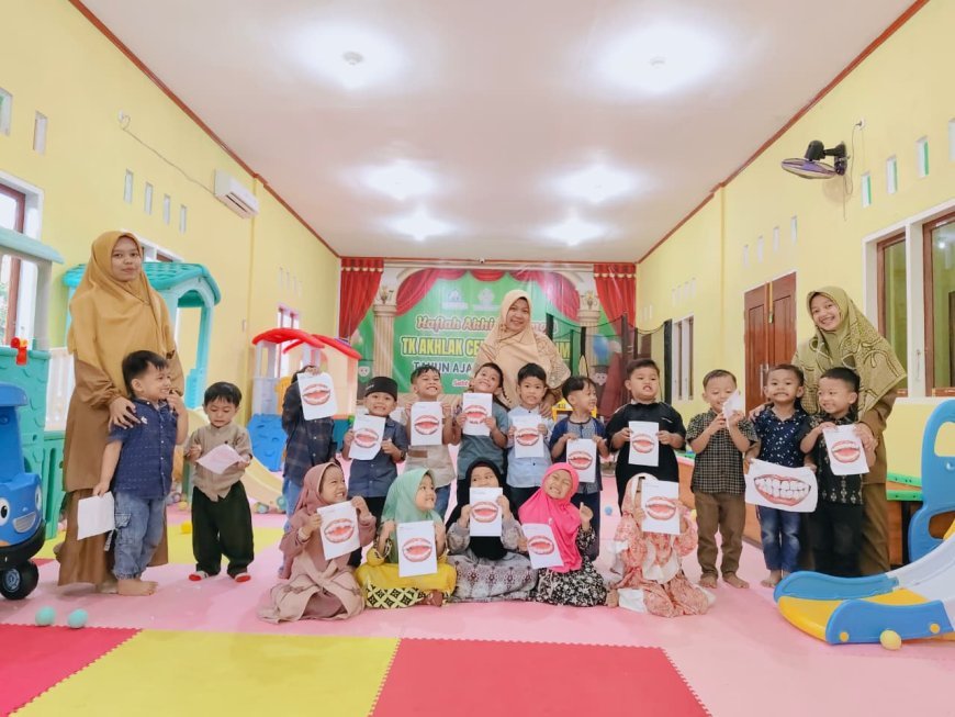 Asah Kreativitas Santri TK Akhlak Cendekia Muslim Lewat Kegiatan Menempel Kapas