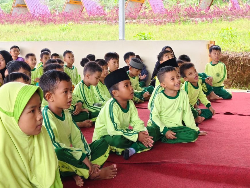 Dongeng Kemanusiaan Bangkitkan Empati Santri Cendekia Muslim untuk Palestina